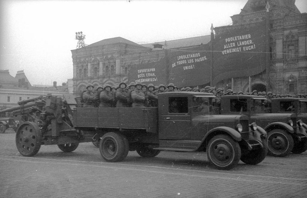 Октябрьский артиллерийский парад на Красной площади, 7 ноября 1939, г. Москва