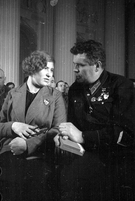Герой Советского Союза Михаил Водопьянов и жена комкора Павлова, 1940 - 1941, г. Москва