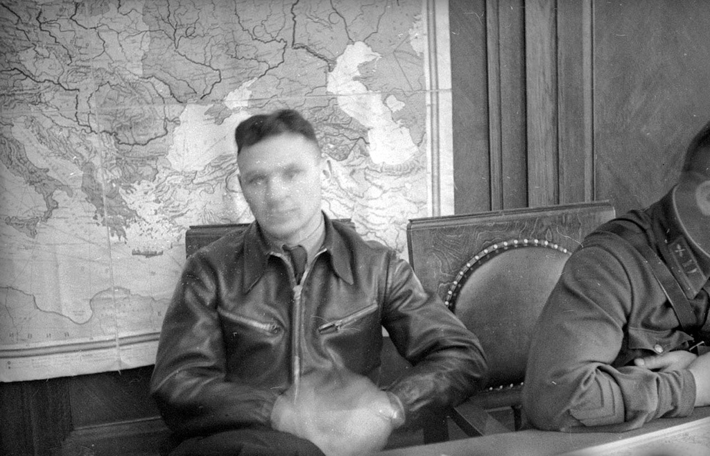 Владимир Коккинаки, 26 апреля 1938, Московская обл.. Из серии «Перелет Коккинаки и Гордиенко».