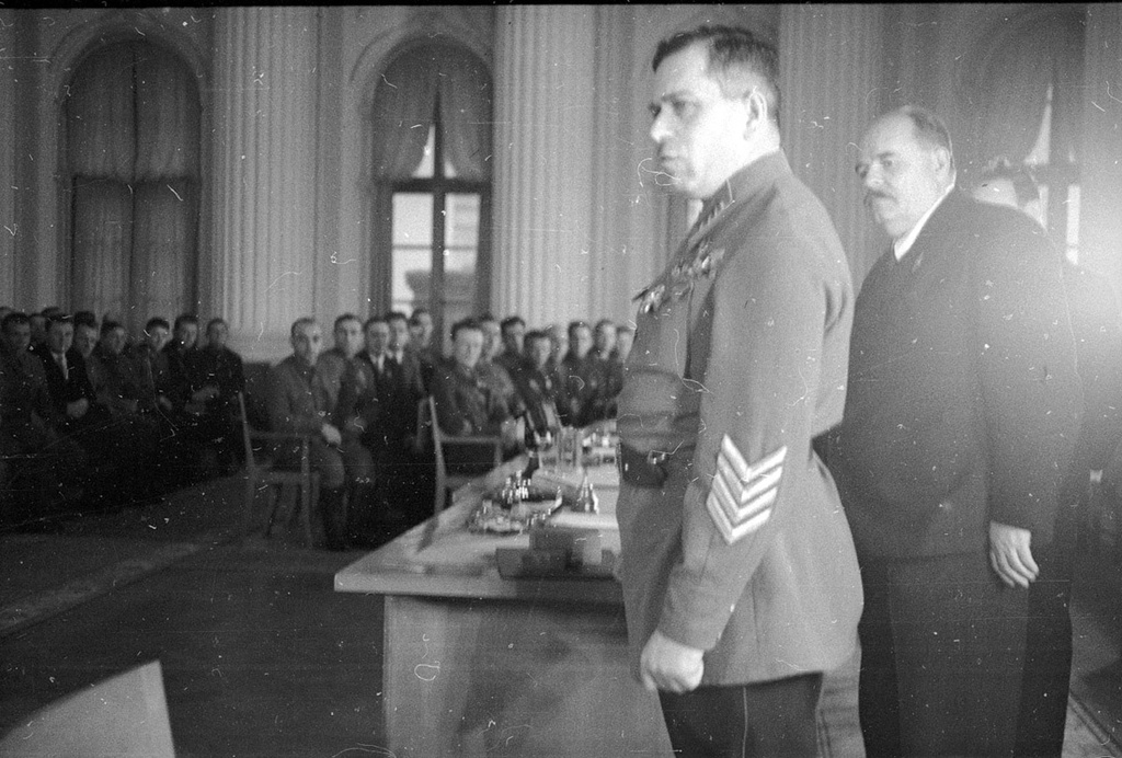 Григорий Михайлович Штерн произносит речь, 1940 год, г. Москва