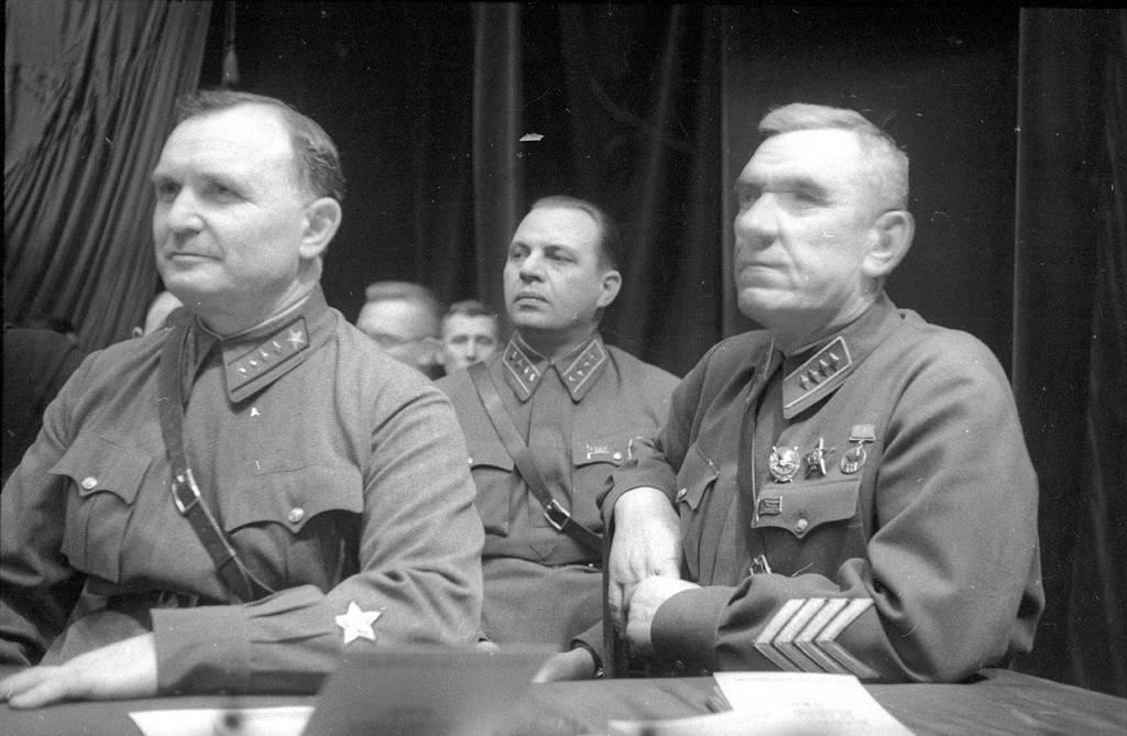 Партконференция МВО. В президиуме Ефим Щаденко, Михаил Хозин и Иван Захаркин, 1939 год