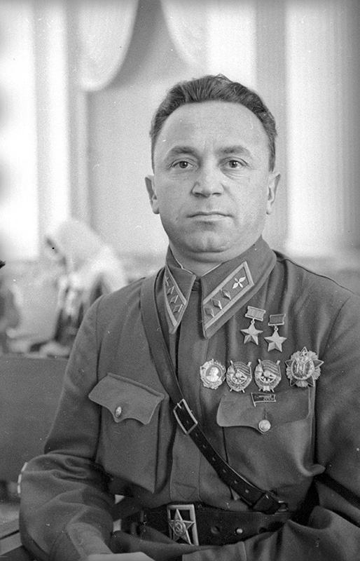 Комкор Сергей Прокофьевич Денисов, дважды герой Советского Союза, 1940 год, г. Москва