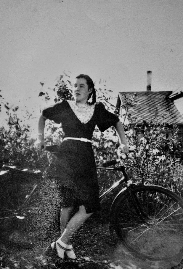 Девушка и велосипед, 1 апреля 1956 - 1 октября 1958. 
