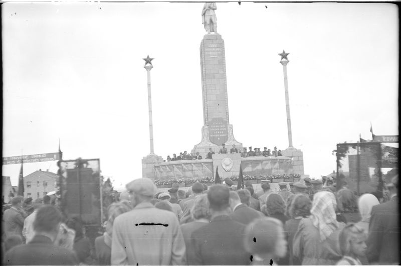 Празднование вступления Литвы в СССР в Шяуляй, 20 июля 1947 - 20 июля 1948, Литовская ССР, г. Шяуляй. Фотография из архива пользователя&nbsp;Yti&nbsp;Isti.