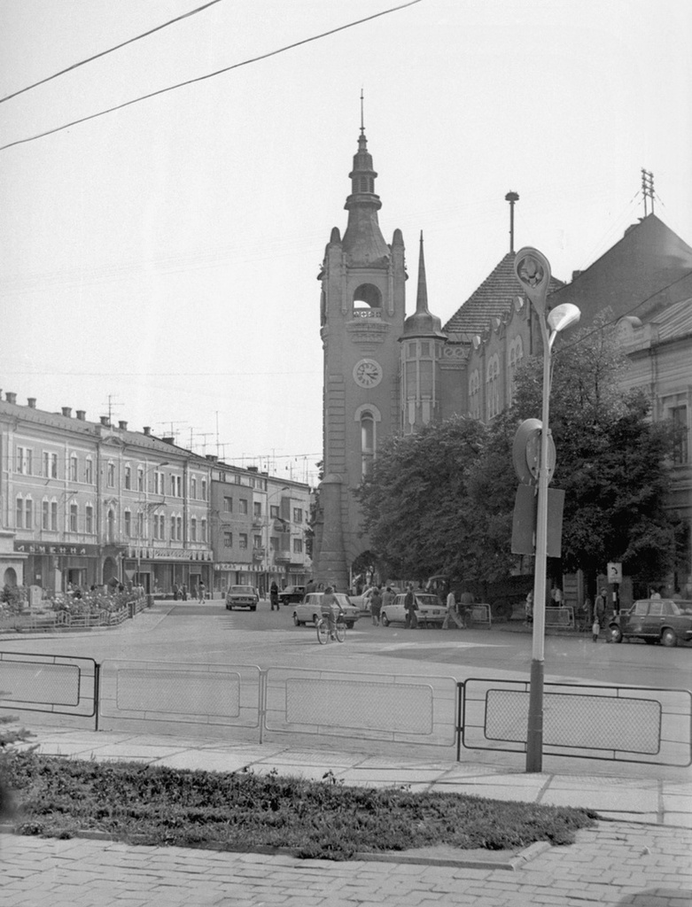 Центральная площадь перед Ратушей, 15 - 30 августа 1978, Закарпатская обл., г. Мукачево. 