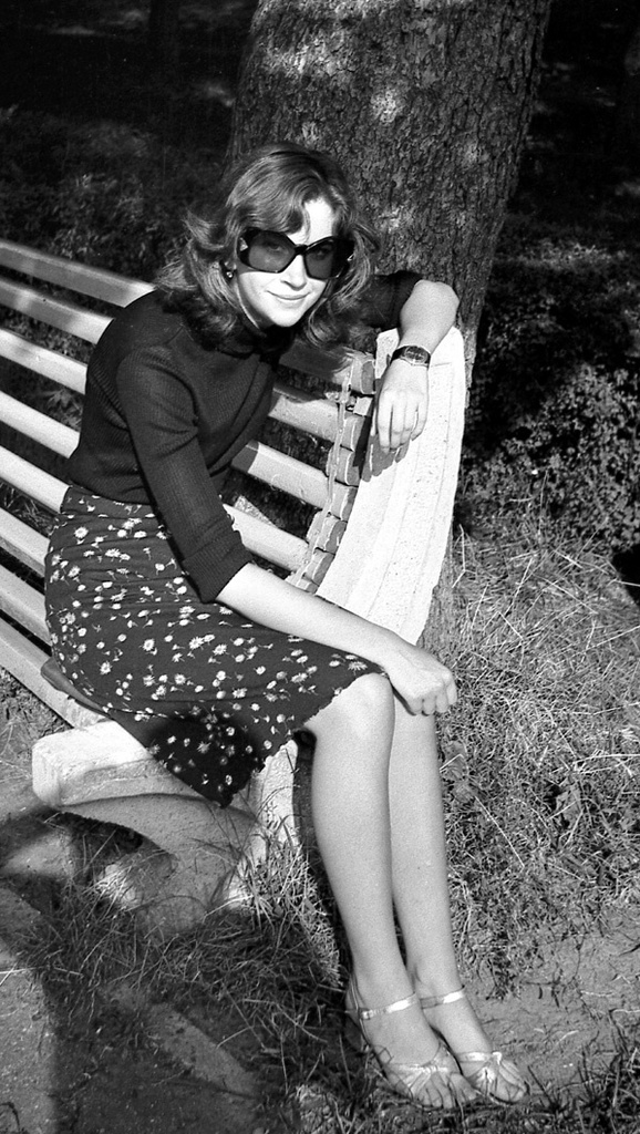 Ольга Клименко в Мукачеве, 15 - 30 августа 1978, Закарпатская обл., г. Мукачево. Выставка «В солнцезащитных очках» с этой фотографией.