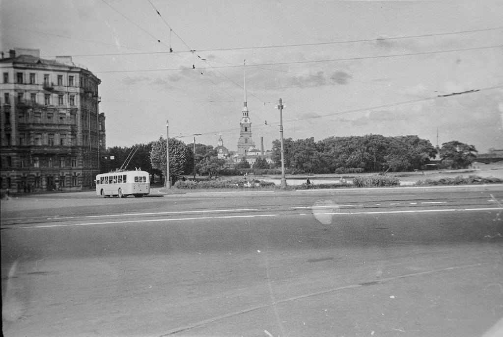 Без названия, 1960 - 1965, г. Ленинград. Выставка «Ленинградский троллейбус» с этим снимком.&nbsp;