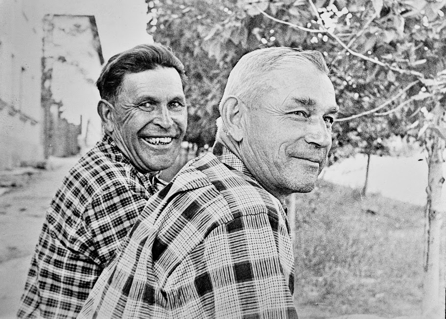 Братья Алексей и Петр Поляковы, 1970 год, г. Чита. Выставки&nbsp;«Не забывайте радовать людей улыбкой»&nbsp;и «Клетка на все времена» с этой фотографией.