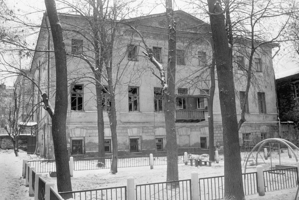 Московские улицы и дворики конца 1980-х годов, 15 октября 1988 - 20 ноября 1991, г. Москва. Большой Каретный переулок — с 1956 — 1993 годы — улица Ермоловой.