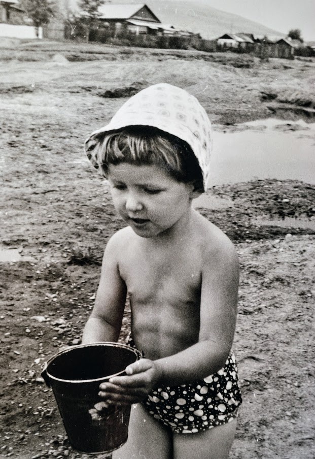 Без названия, 1966 год, г. Чита. Выставка «Детские забавы ушедшей эпохи» с этой фотографией.