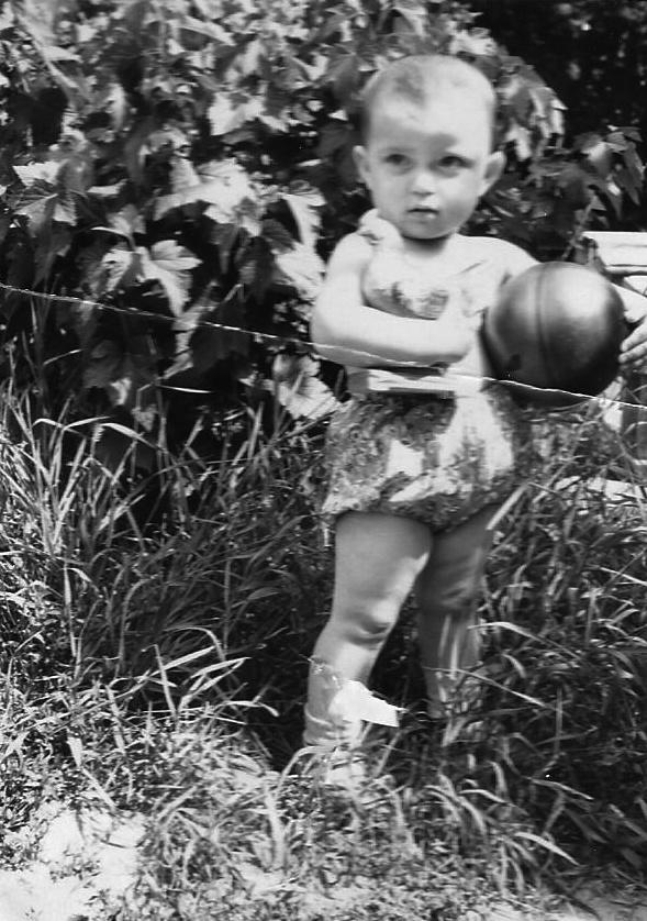 Девочка с мячиком в саду, 1955 - 1956, г. Москва. 