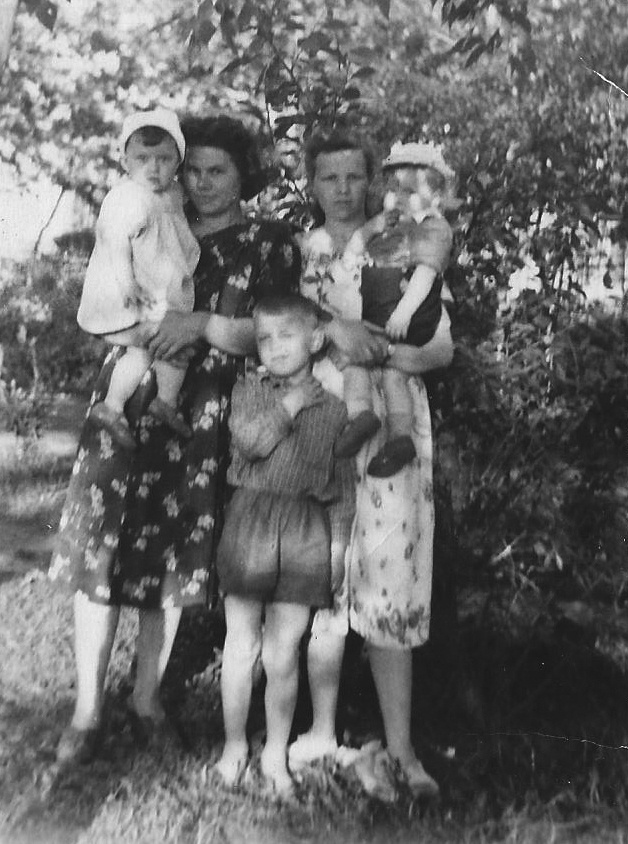 С детьми в парке, 1956 - 1957, г. Москва. 