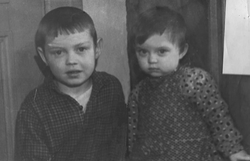 Брат с сестрой, 1956 - 1957, г. Москва. 