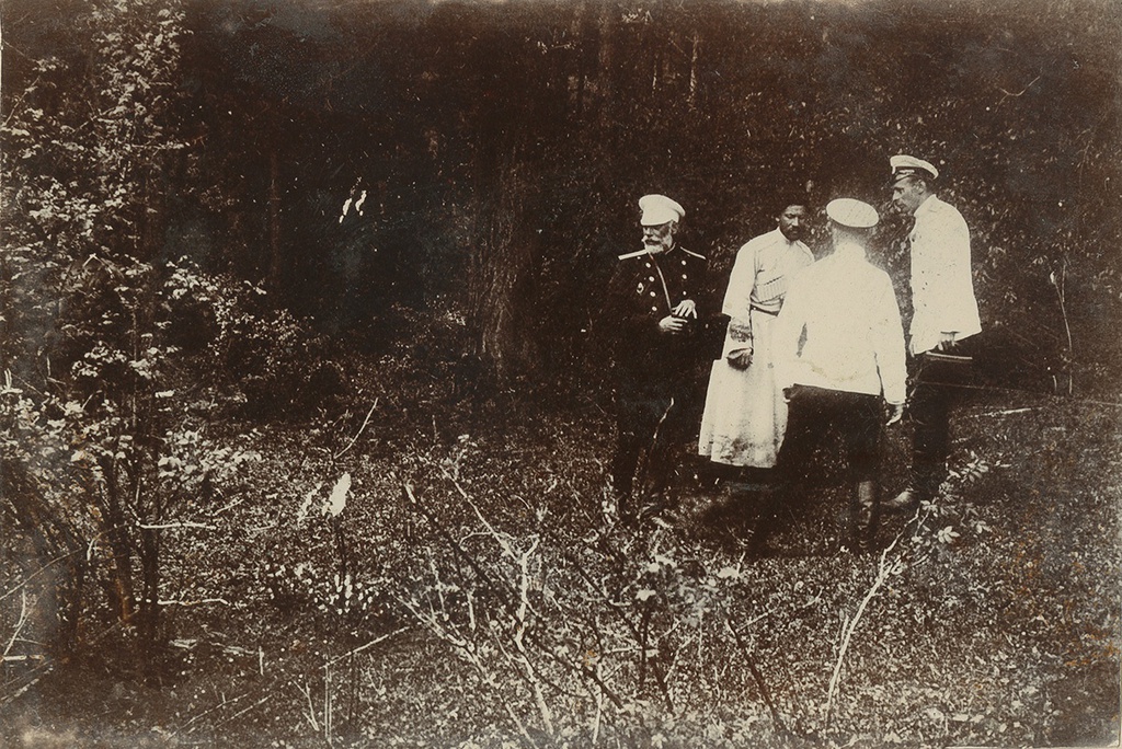 Без названия, 1 января 1890 - 28 июня 1899, Тифлисская губ., пос. Абастумани. Предположительно, справа&nbsp; – Великий князь Георгий Александрович.