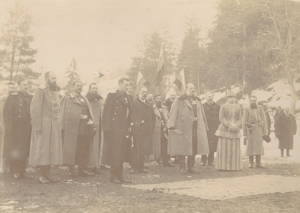 Без названия, 1 января 1899 - 28 июня 1899, Тифлисская губ., пос. Абастумани. Слева впереди стоит Великий князь Георгий Александрович.