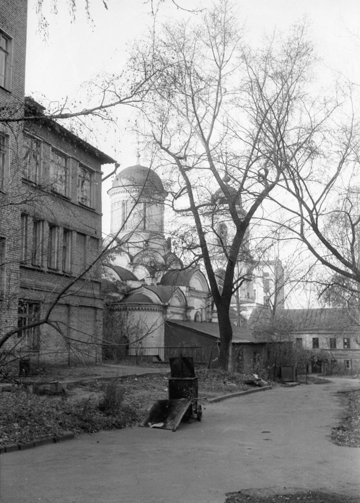 На территории Рождественского монастыря в Москве, 1 октября 1985 - 1 ноября 1994, г. Москва. 