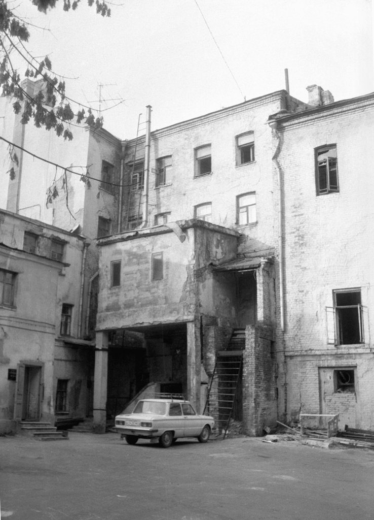 Московские дома и улицы конца 1980-х годов, 1 октября 1985 - 1 ноября 1994, г. Москва. Предположительно, дворы между Сретенским бульваром и Рыбниковым переулком. 