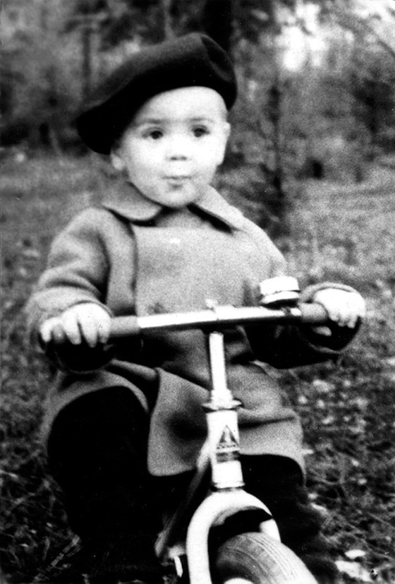 Вова Карлов на велосипеде, 1 мая 1964 - 20 октября 1964, г. Москва. 
