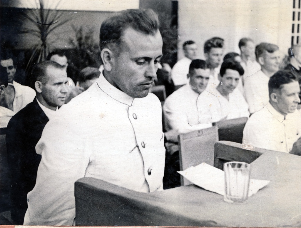 Приветствие читает Лобанов, 1939 год, г. Москва. Праздник, посвященный дню Военно-Морского Флота.