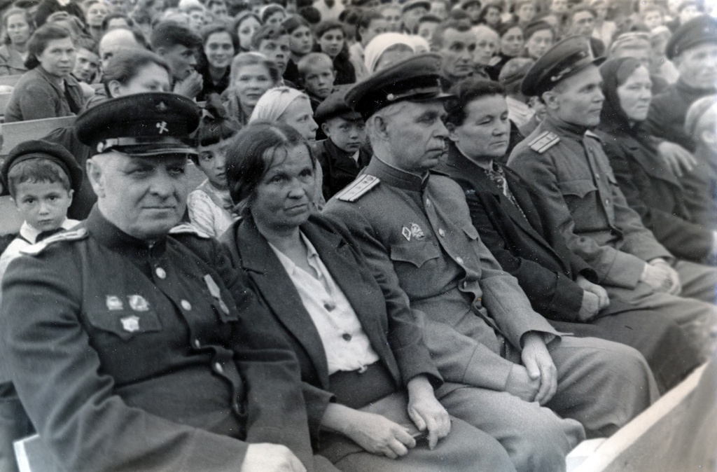 В День железнодорожника в Зеленом театре, 4 августа 1946, г. Москва. 