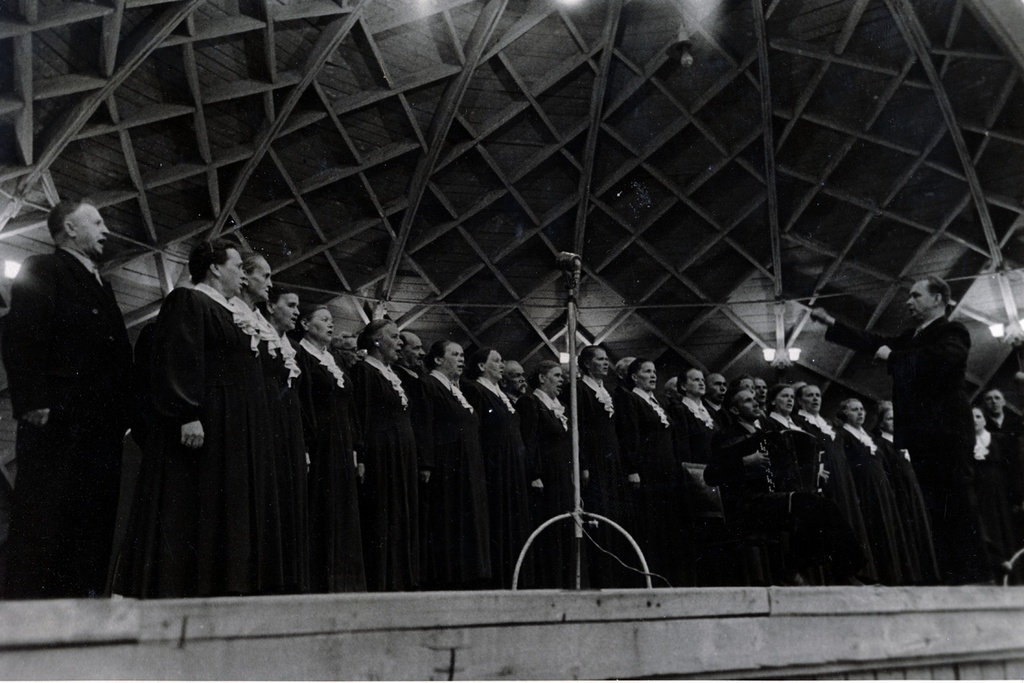 Выступление хора Ивановских ткачей – участников всеобщей стачки в 1905 года, 1955 год, г. Москва