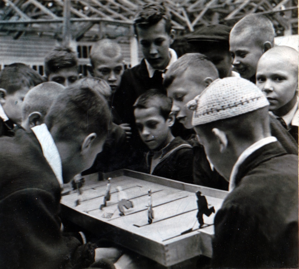 «839 000 ребят посетили в 1950 году детский городок», 1950 год, г. Москва