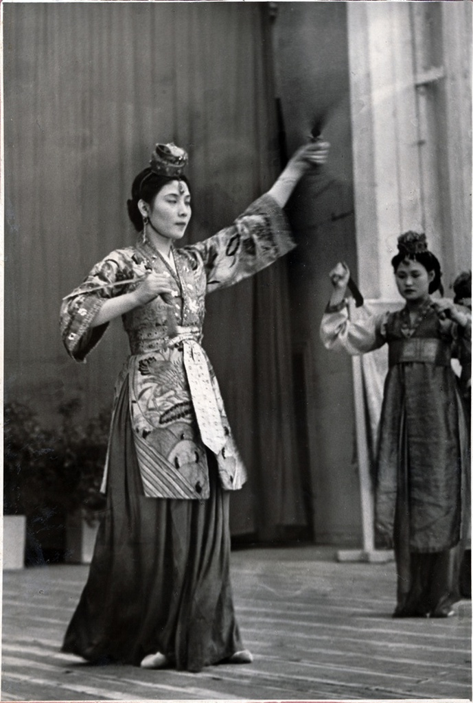 Корейская балерина Ан-Сан-Хи на эстраде Зеленого театра парка, 1955 год, г. Москва