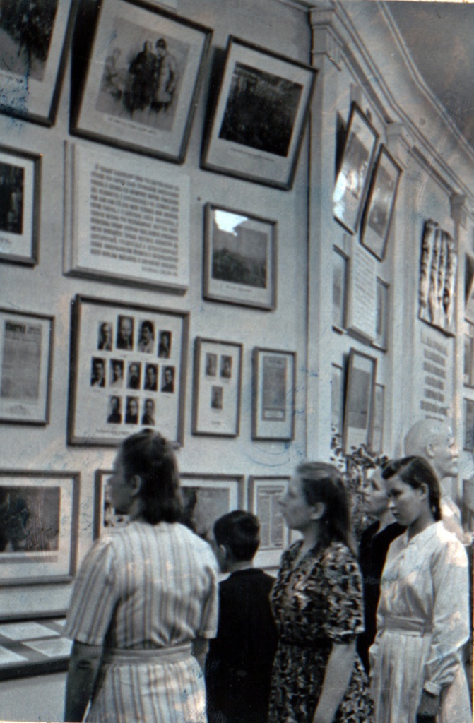 «66 000 москвичей побывало за лето на выставке "Жизнь и деятельность Ленина и Сталина"», 1950 год, г. Москва
