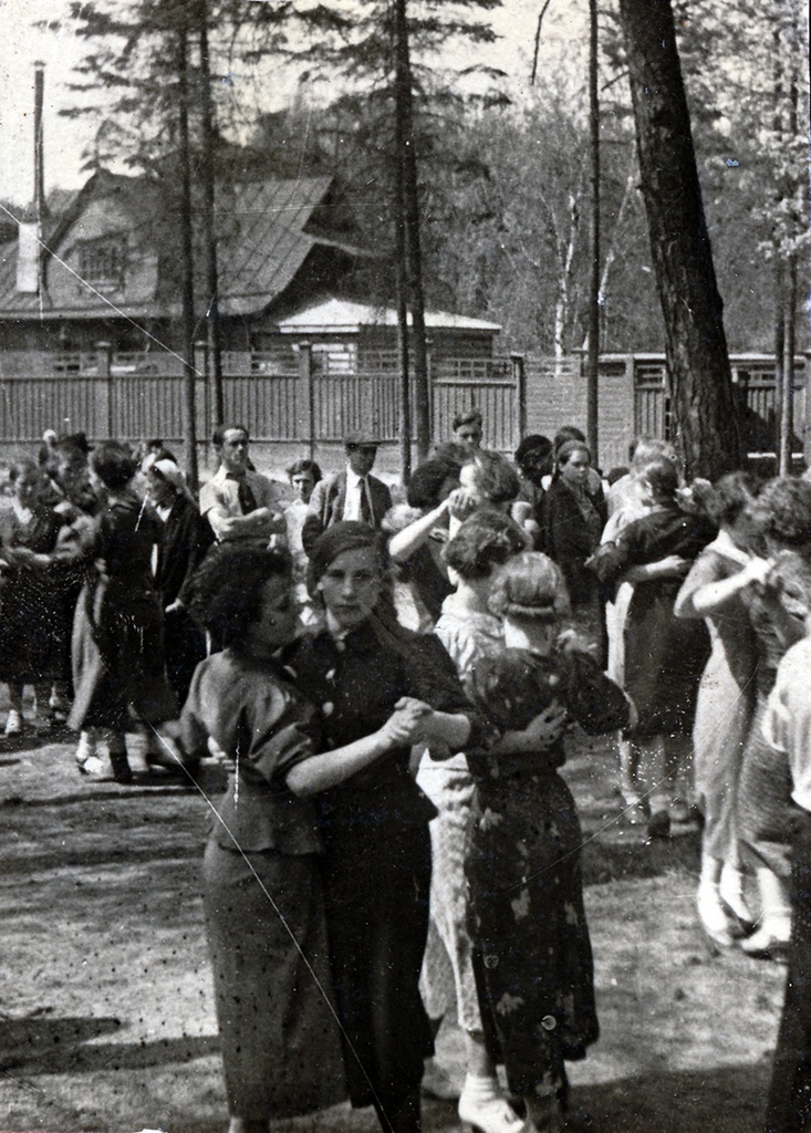 Парк Сокольники, 1939 год, г. Москва. &nbsp;Выставка «10 фотографий: танцплощадки» с этим снимком.