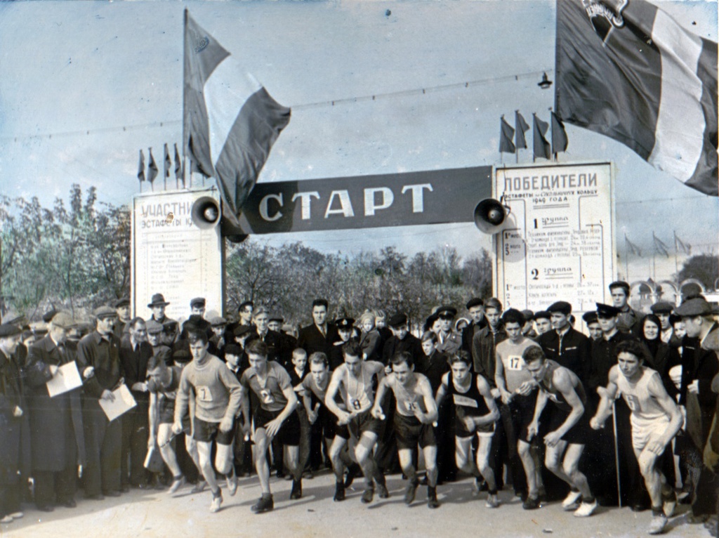 «5 050 человек сдали в Парке нормы комплекса ГТО», 1950 год, г. Москва. Видео «Стадион "Лужники"» с этой фотографией.