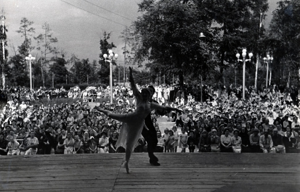 «Мелодия». Исполняют Вера Лайкина и Станислав Власов, 1955 год, г. Москва
