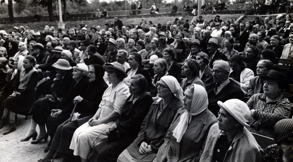 Посетители Симфонической эстрады на конференции, посвященной итогам музыкального сезона, 1955 год, г. Москва