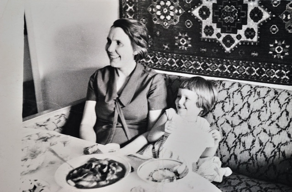 Я и моя мама Фаина Алексеевна Иванец, 1967 год, г. Чита. 