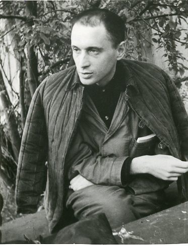 Семен Глузман в ссылке, май - декабрь 1979, Тюменская обл.. Психиатр, диссидент, общественный деятель. Автор скандальной заочной психиатрической экспертизы диссидента, генерал-майора Петра Григоренко, показавшей неправомерность выставленного диагноза. Был арестован в 1972 году. По приговору суда получил 7 лет лагерей и 3 года ссылки. Пребывал в политической зоне ВС 389/35 в Пермской области. С мая 1979 года находился в ссылке в Тюменской области. После освобождения, не имея работы и прописки, просил дать ему возможность эмигрировать, но вместо этого получил немедленное разрешение работать врачом соматического профиля, но только не психиатром.&nbsp;&nbsp;