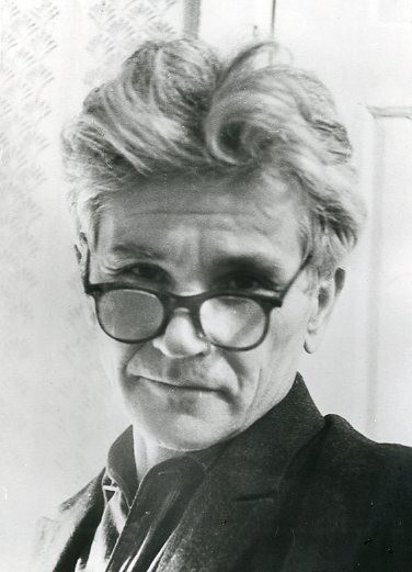 Михаил Александрович Нарица, 1966 год. Писатель, скульптор. Узник сталинских лагерей. 1935–1940 годы провел в Ухто-Ижемском лагере. Жена и ребенок были сосланы в Архангельскую область. В 1949 году был вновь арестован и приговорен к бессрочной ссылке в Караганду. Реабилитирован в 1957 году. В 1960 году передал на Запад рукопись своей автобиографической повести «Неспетая песня». Пытался эмигрировать. Содержался в психиатрических больницах. Написал одно из первых свидетельств о карательной психиатрии в СССР – очерк «Преступление и наказание». В 1976 году освобожден «как переставший быть социально опасным». В 1981 году написал книгу воспоминаний «После реабилитации».&nbsp;