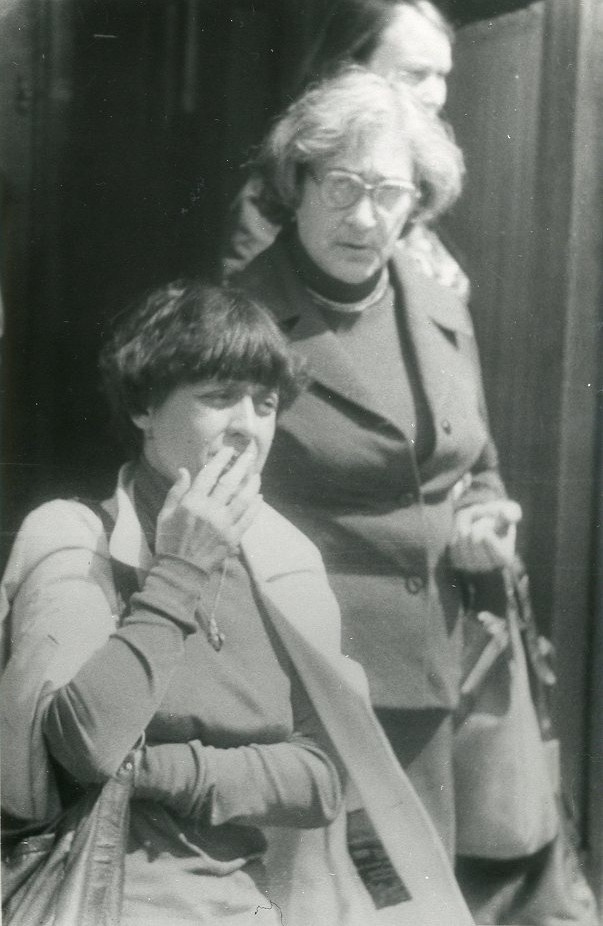 Ирина Орлова и Елена Боннэр во время суда над Юрием Орловым, 1976 год. Выставка «С мыслью о свободе», видеовыставка «Великие женщины. Жены великих» с этой фотографией.