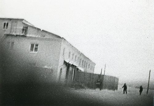 Пермь-36. Барак, 1970-е, Пермская обл., Чусовский р-н, пос. Кучино. В колонии содержались осужденные по обвинению в «антисоветской агитации и пропаганде» диссиденты: Олесь Бердник, Леонид Бородин, Николай Браун, Владимир Буковский, Балис Гаяускас, Егор Давыдов, Сергей Ковалев, Олег Воробьев, Михаил Кукобака, Левко Лукьяненко, Валерий Марченко (погиб в заключении), Юрий Федорович Орлов, Василь Стус (погиб в заключении), Натан Щаранский, Глеб Якунин и другие политзаключенные. Закрыта в 1988 году.&nbsp;В настоящее время превращена в музей – Мемориальный музей истории политических репрессий «Пермь-36».&nbsp;