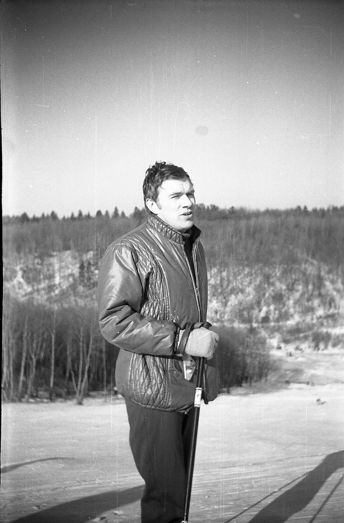 Портрет человека на лыжах, 1 января 1971 - 1 мая 1971. Выставка «1970-е на фотографиях Сергея Кочерова» с этим снимком.&nbsp;