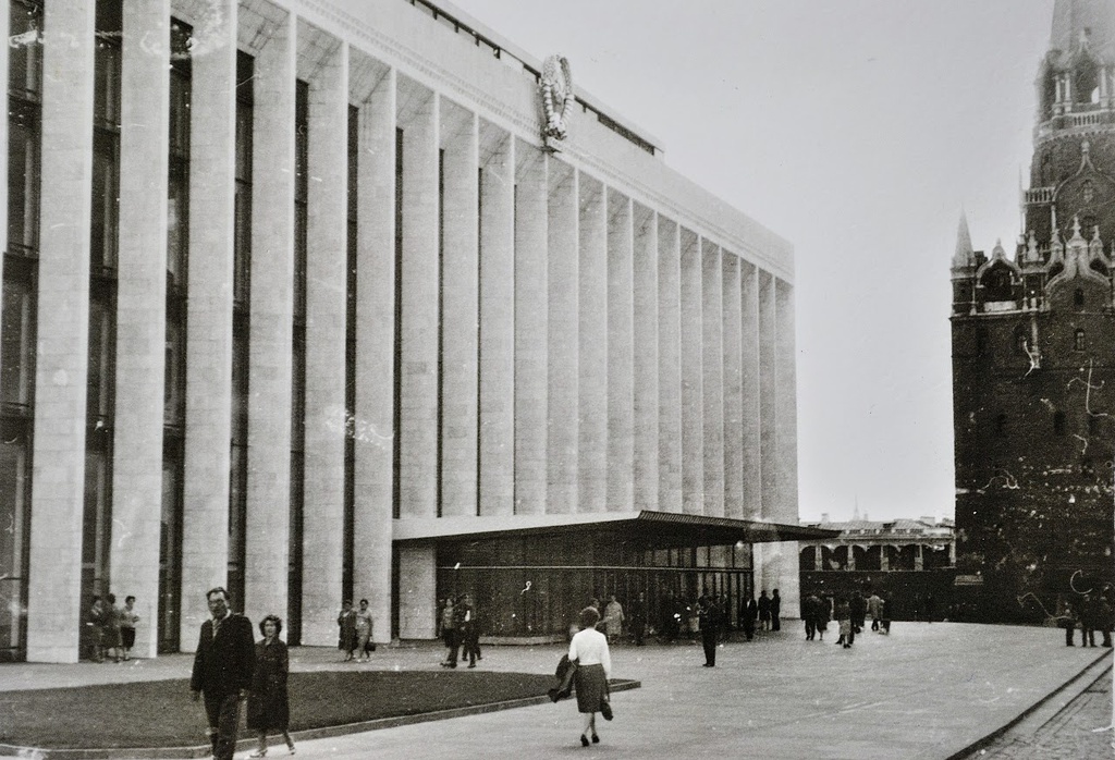 Без названия, 1961 - 1968, г. Москва. Видео «Кремлевский дворец съездов» с этим снимком.