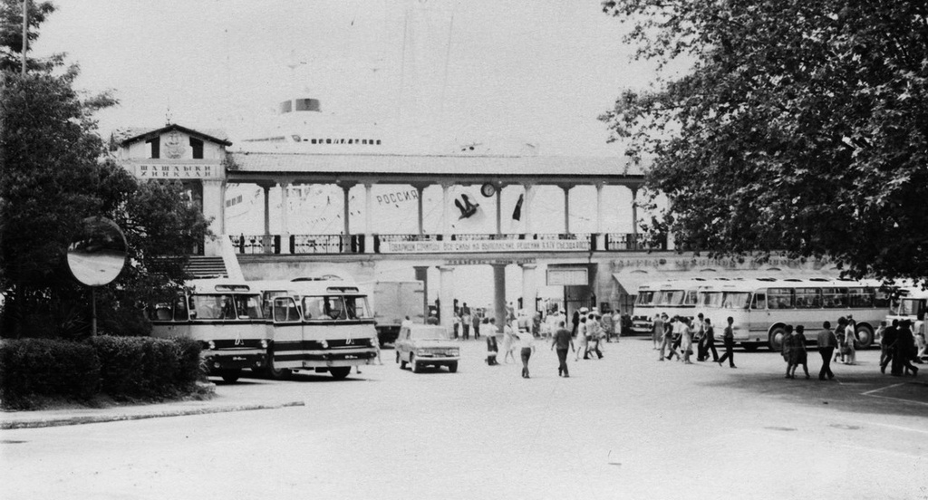 Теплоход "Россия" в порту Сочи, 1973 год, г. Сочи