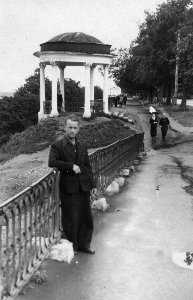 Станислав Николаевич Афанасьев на набережной Волги, 1958 год, г. Ярославль