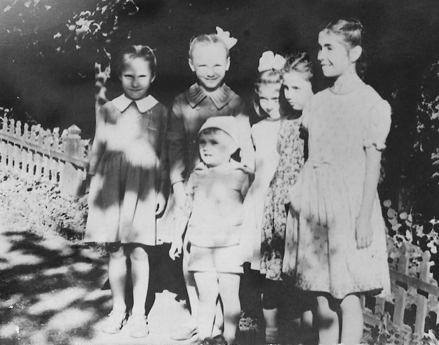 Дети во дворе, 1960 - 1961, г. Москва. 
