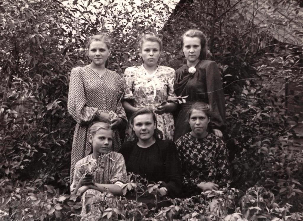 Подружки, 1950 год, г. Горький. Вера , Валя, Тоня и Тоня Жаброва. Ныне Нижний Новгород.&nbsp;