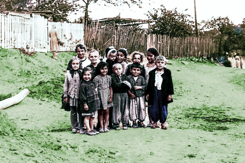 Детское групповое фото, 18 апреля 1962. Фотография из архива Светланы Ляшенко.&nbsp;