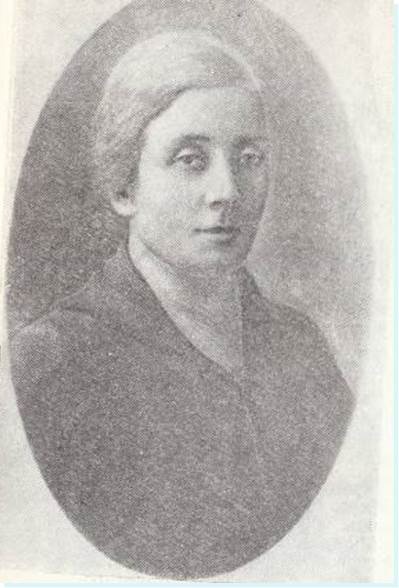 Гертруда Симкина-Рубашкина, 1910 год, Саратовская губ., Вольский у.. Гертруда Наумовна Симкина-Рубашкина была членом партии РКП(б) в городе Вольске,  выступила 12 (25) октября 1917 года на митинге в здании кинотеатра «Модерн» на заседании Совета рабочих и солдатских депутатов с наказом вольским делегатам на II Всероссийский съезд Советов. Практиковалась в городе Вольске зубным врачом.