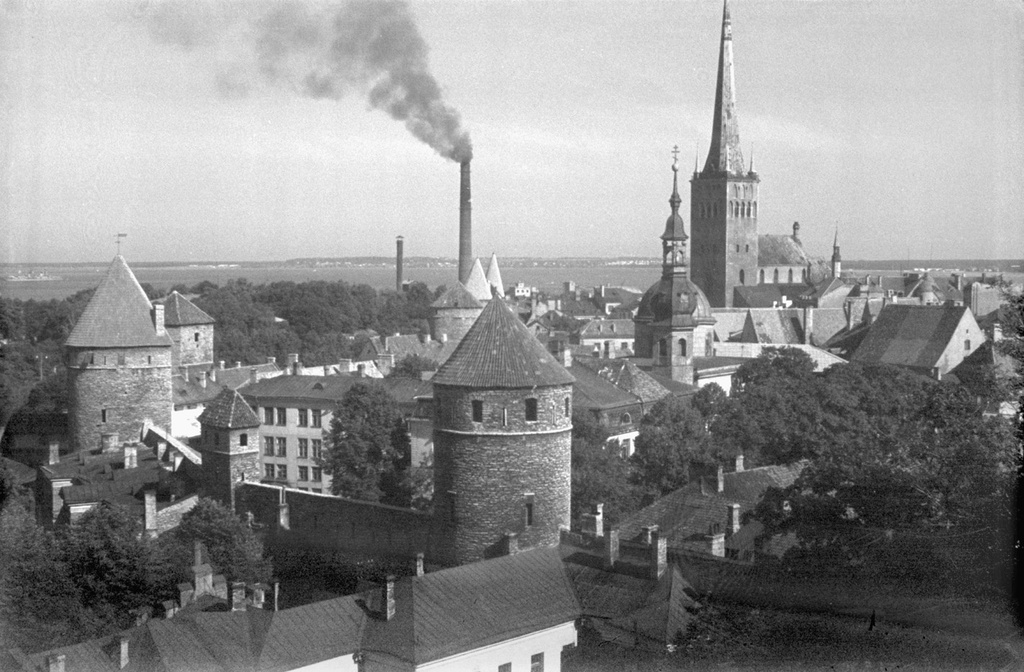 Вид на Таллин, июнь - август 1964, Эстонская ССР, г. Таллин. Смотровая площадка Тоомпеа.&nbsp;