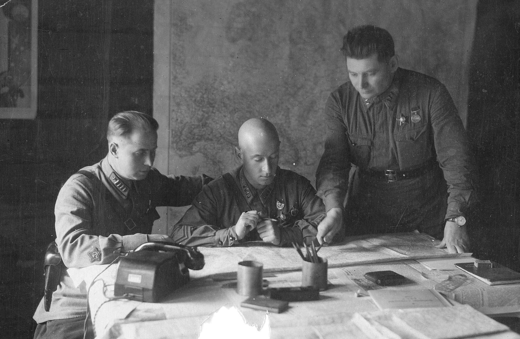 Командиры, ноябрь - декабрь 1941, Калининский фронт. Крайний справа – Григорий Демьянович Юрков.&nbsp;