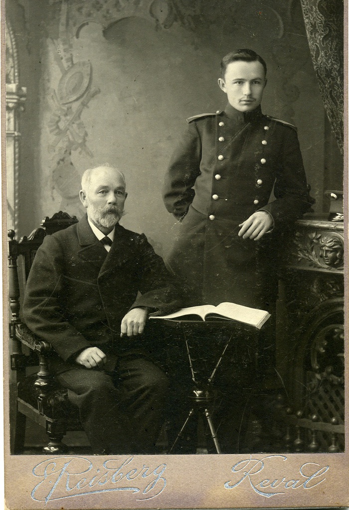 Арвид Таубе (справа), 1897 год, Эстляндская губ., г. Ревель. Ныне Таллин.&nbsp;Фотография из архива Светланы Александровны Черяевой (Соловьевой).