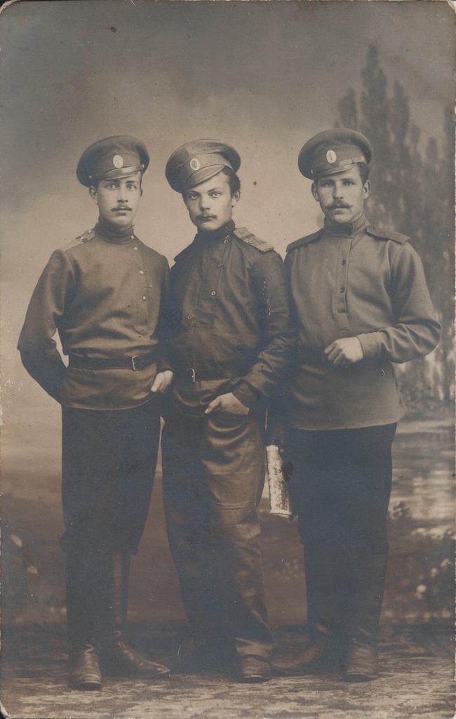 Сергей Александрович Кулешов с сослуживцами, 1917 год, Лифляндская губ., Рижский у., г. Рига. На снимке запечатлены телеграфисты Усть-Двинской телеграфной роты.&nbsp;
