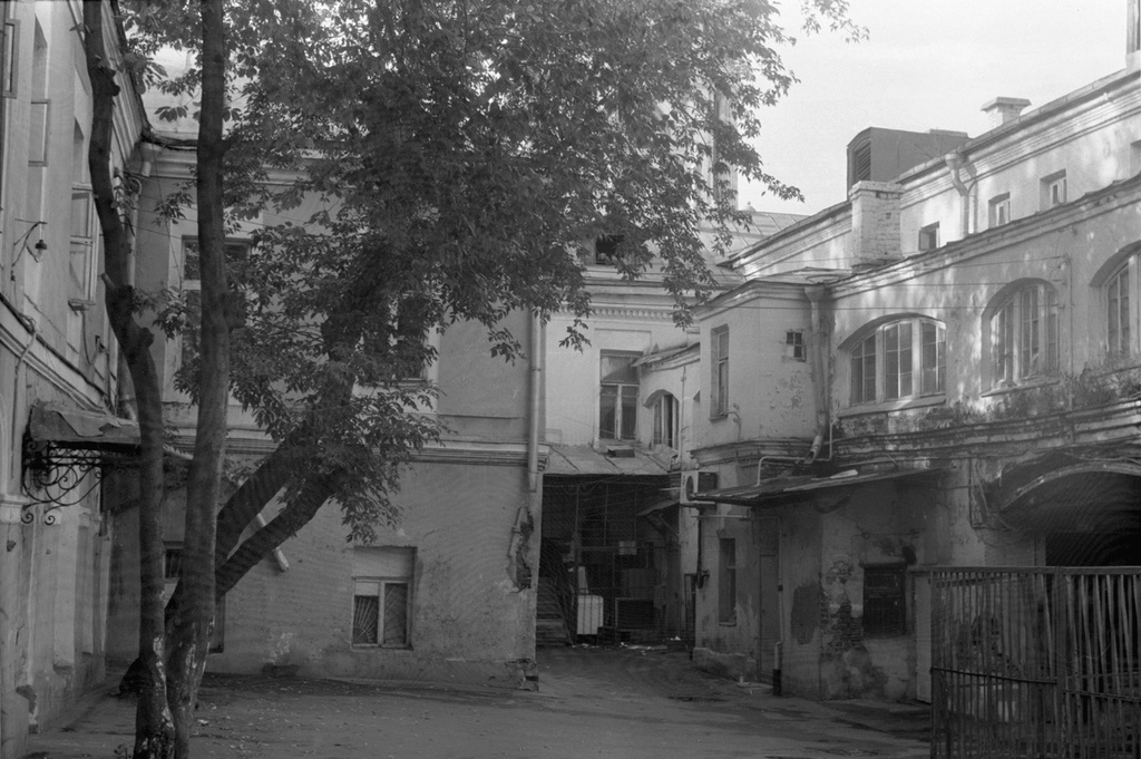 Московские дворы начала 1990-х годов, 1 июня 1991 - 31 августа 1992, г. Москва. 